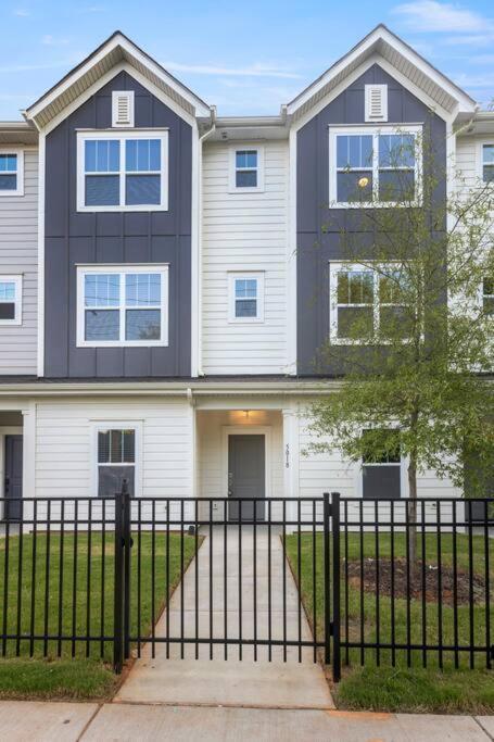 Brand New Build 10 Min- Uptown Villa Charlotte Exterior photo
