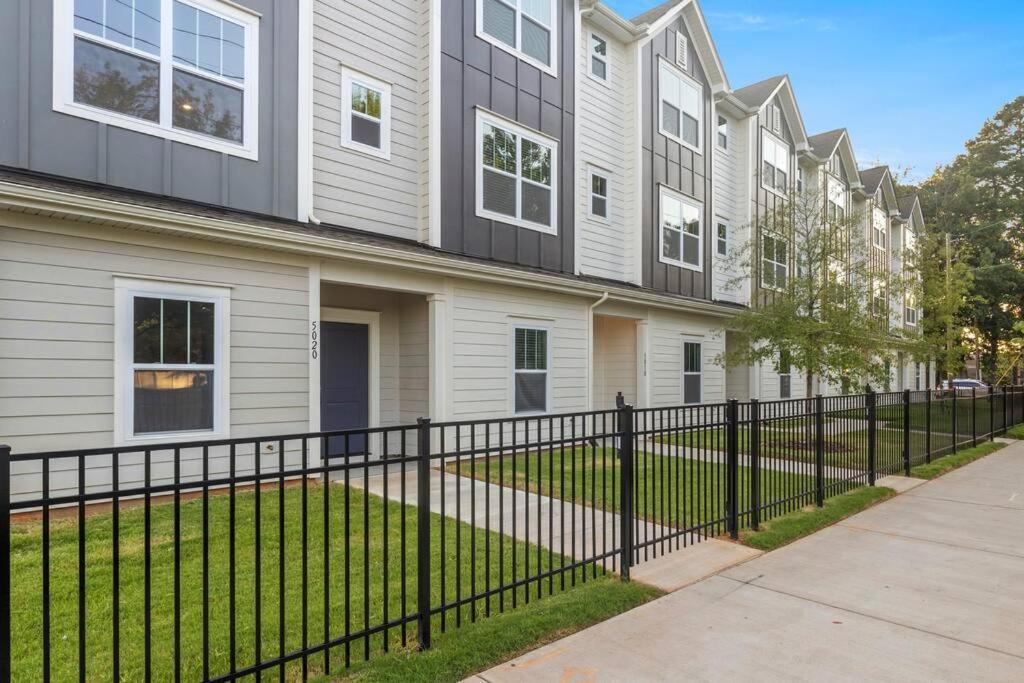Brand New Build 10 Min- Uptown Villa Charlotte Exterior photo